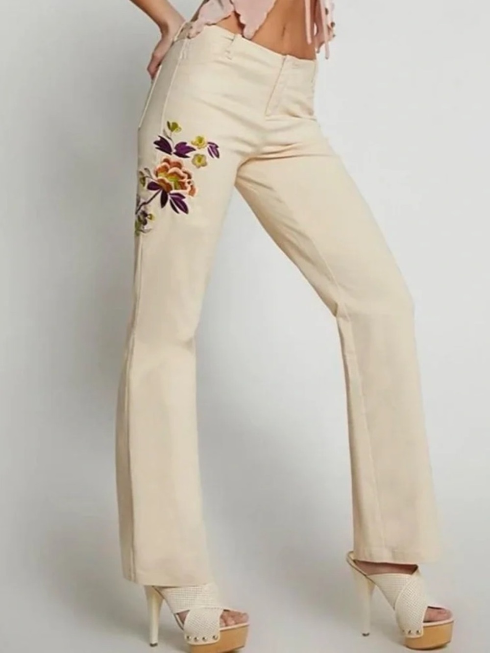 Tiger Mist Cream Embroidered Floral Pants 🌷